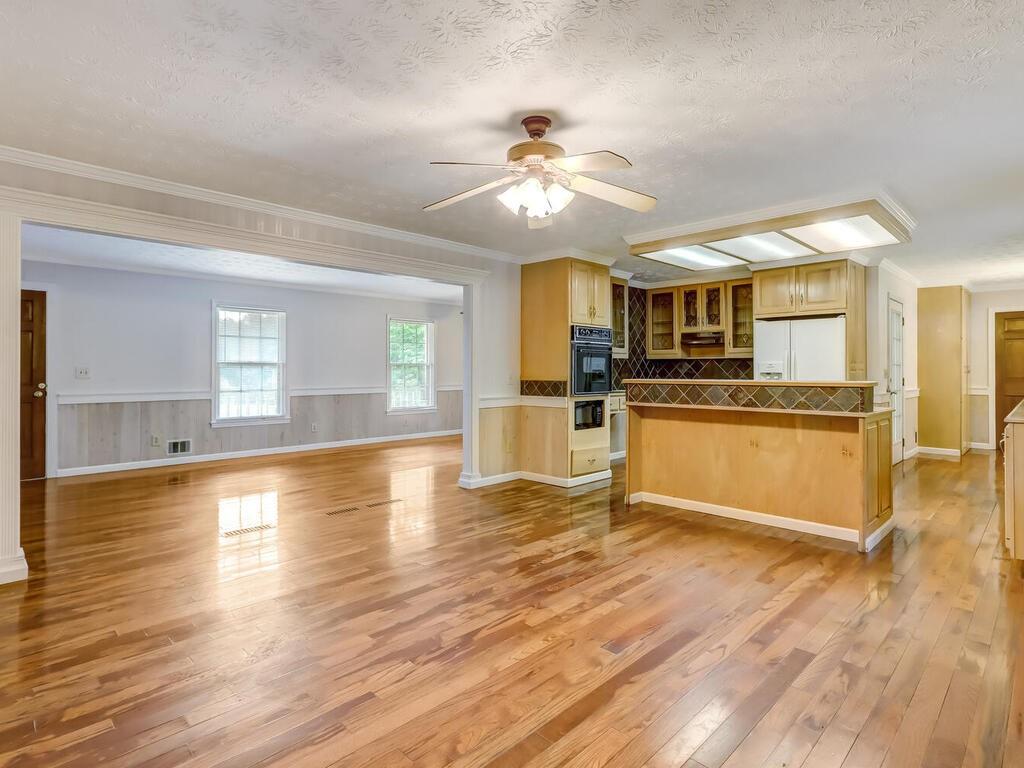 5121 Merry Lane