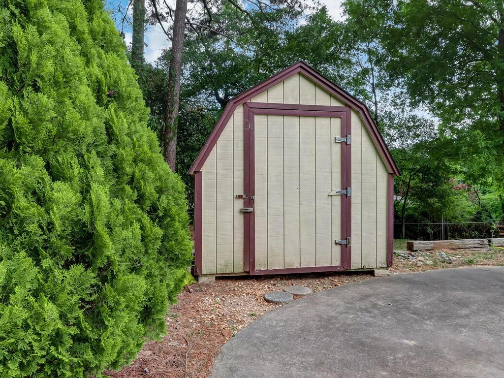 5121 Merry Lane