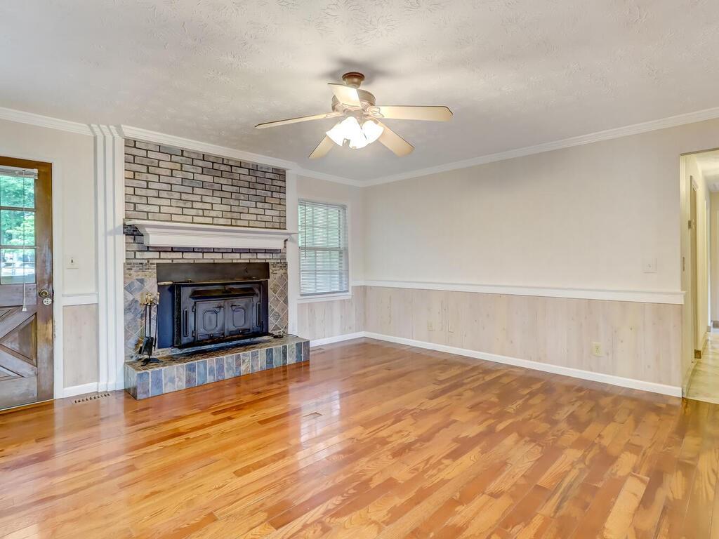 5121 Merry Lane