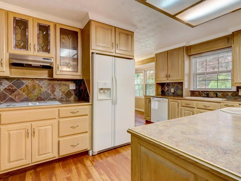 5121 Merry Lane