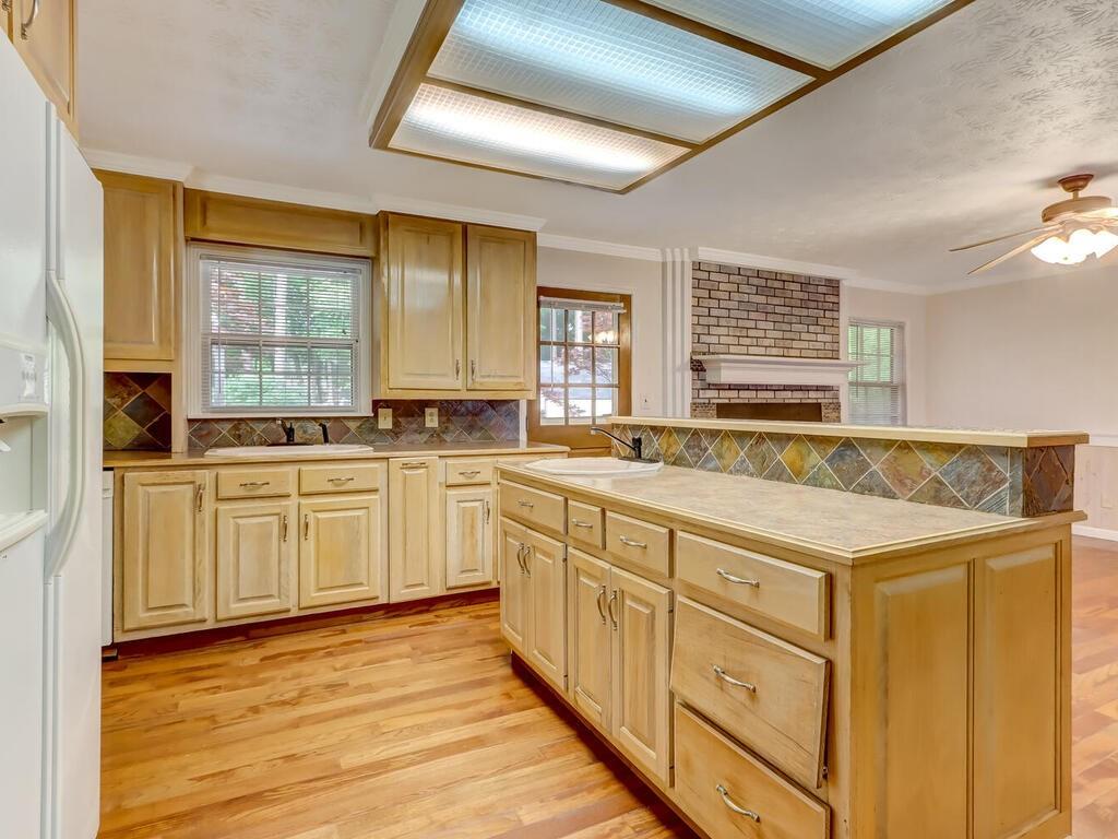 5121 Merry Lane