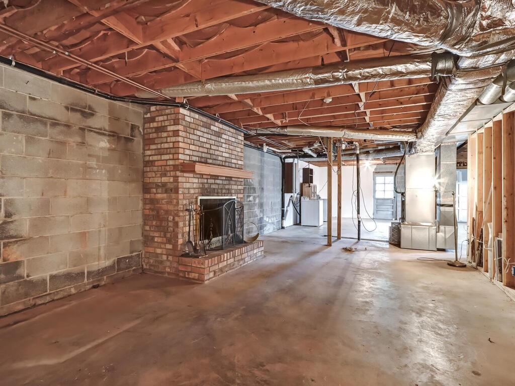 5121 Merry Lane