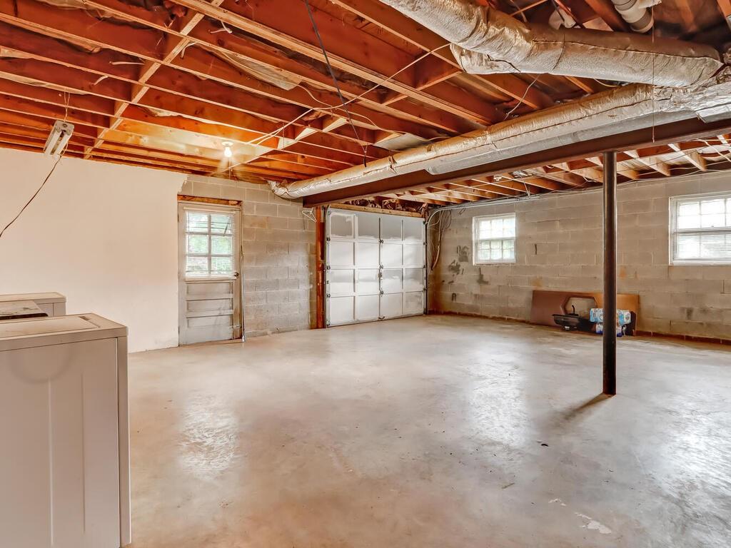 5121 Merry Lane