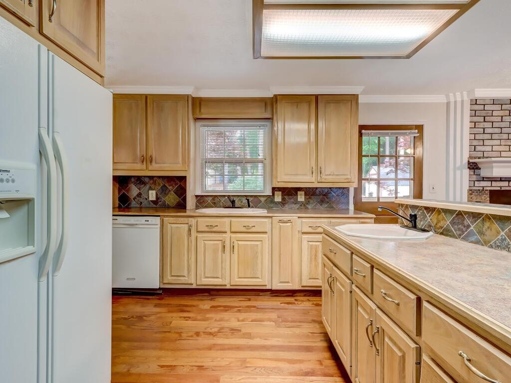 5121 Merry Lane