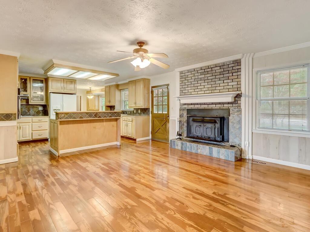 5121 Merry Lane