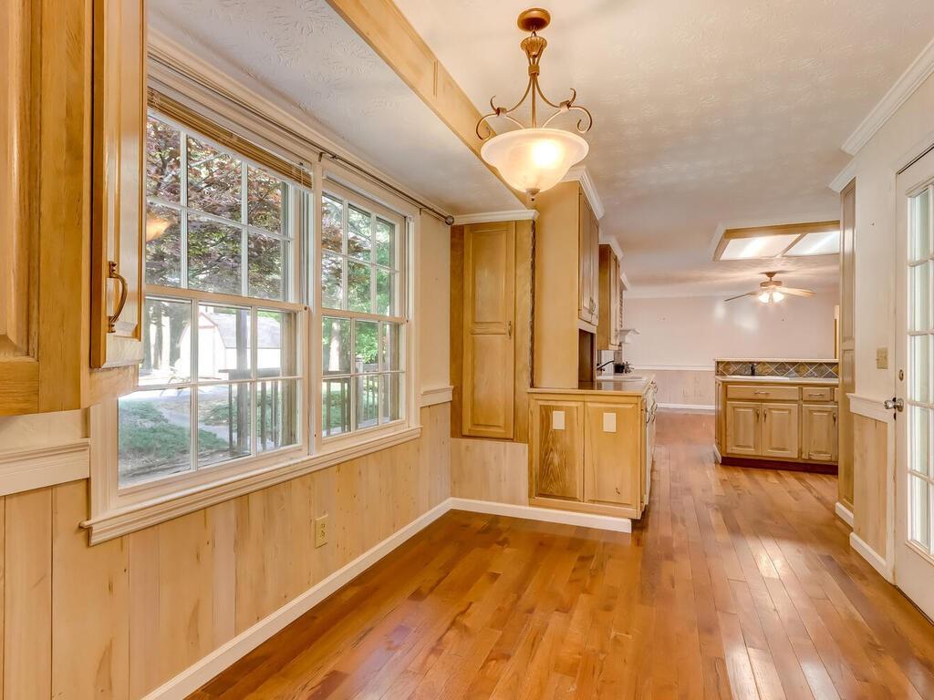 5121 Merry Lane