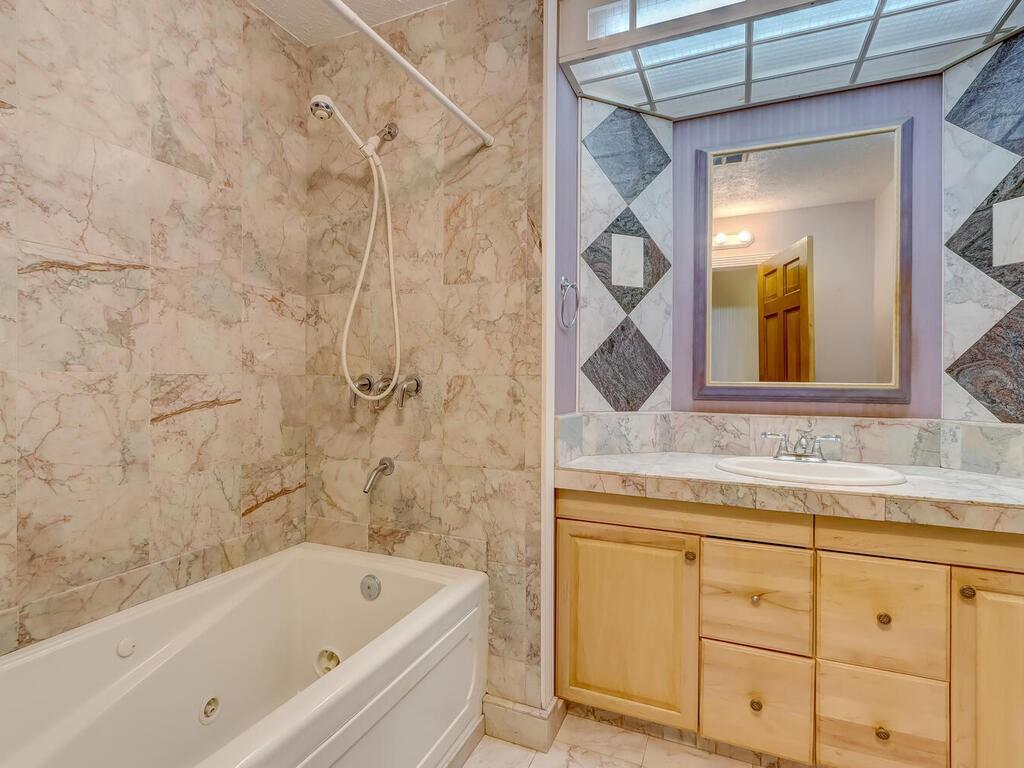 5121 Merry Lane