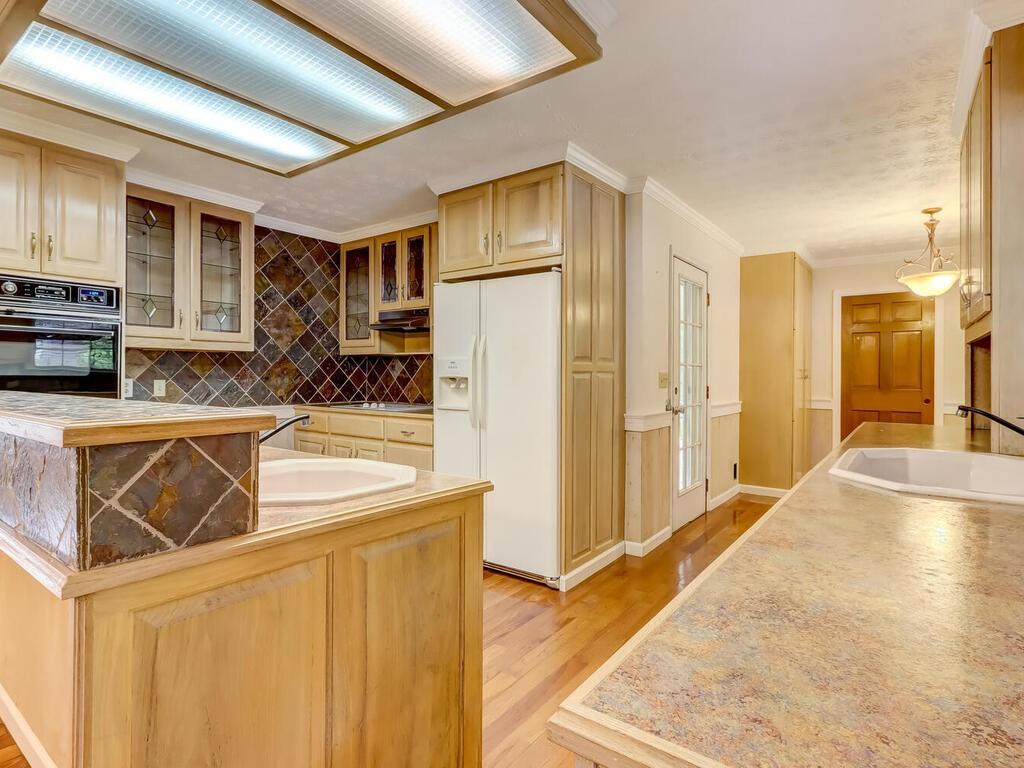 5121 Merry Lane