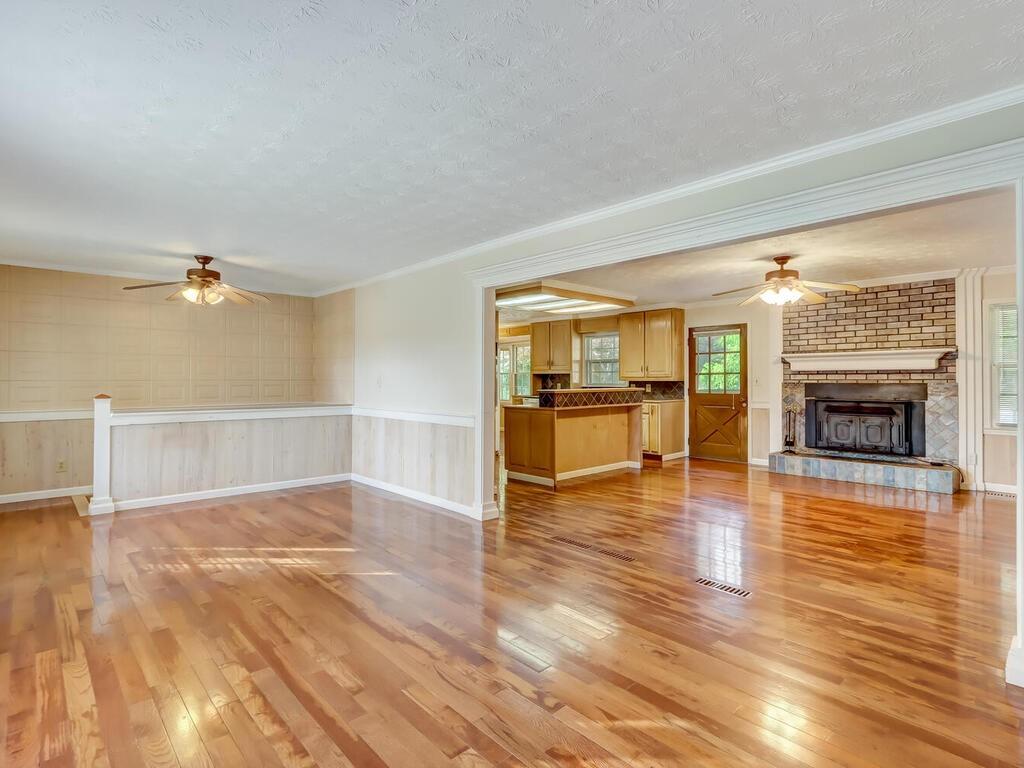 5121 Merry Lane
