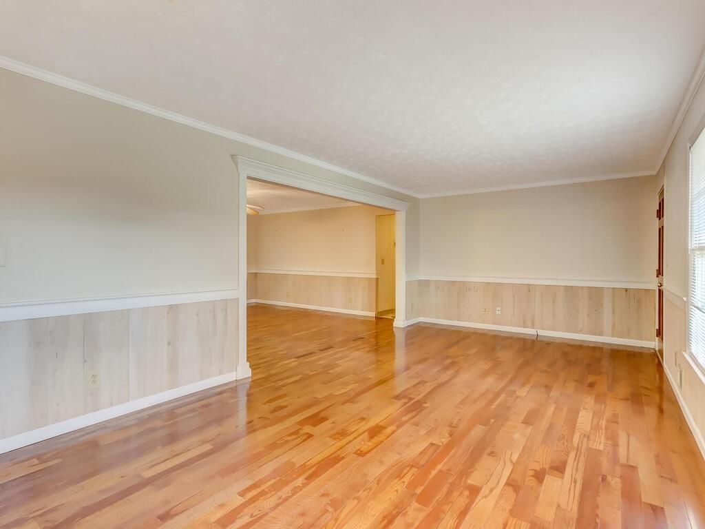 5121 Merry Lane
