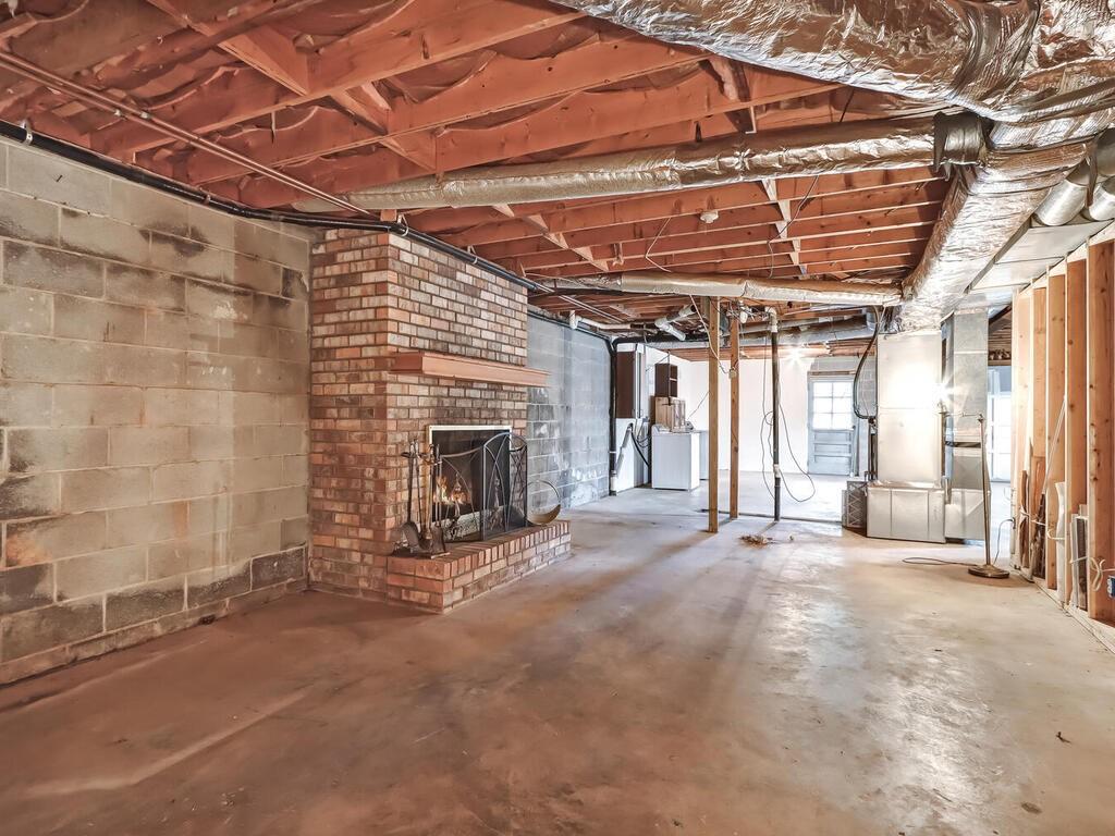 5121 Merry Lane