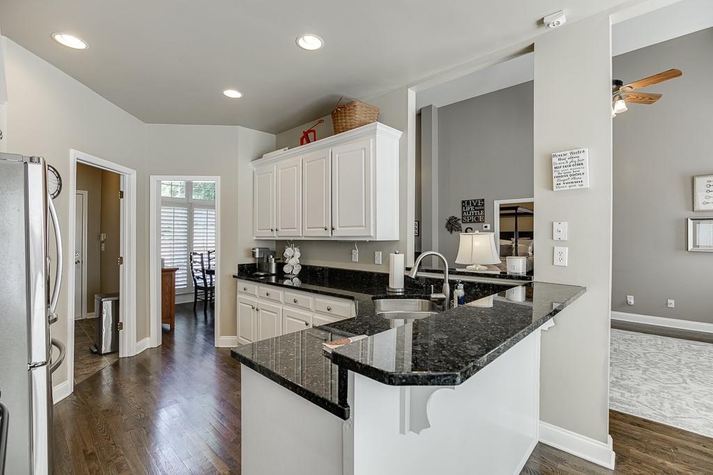 5532 Elders Ridge Drive