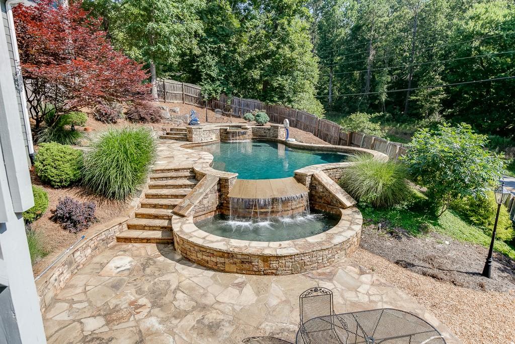 5532 Elders Ridge Drive