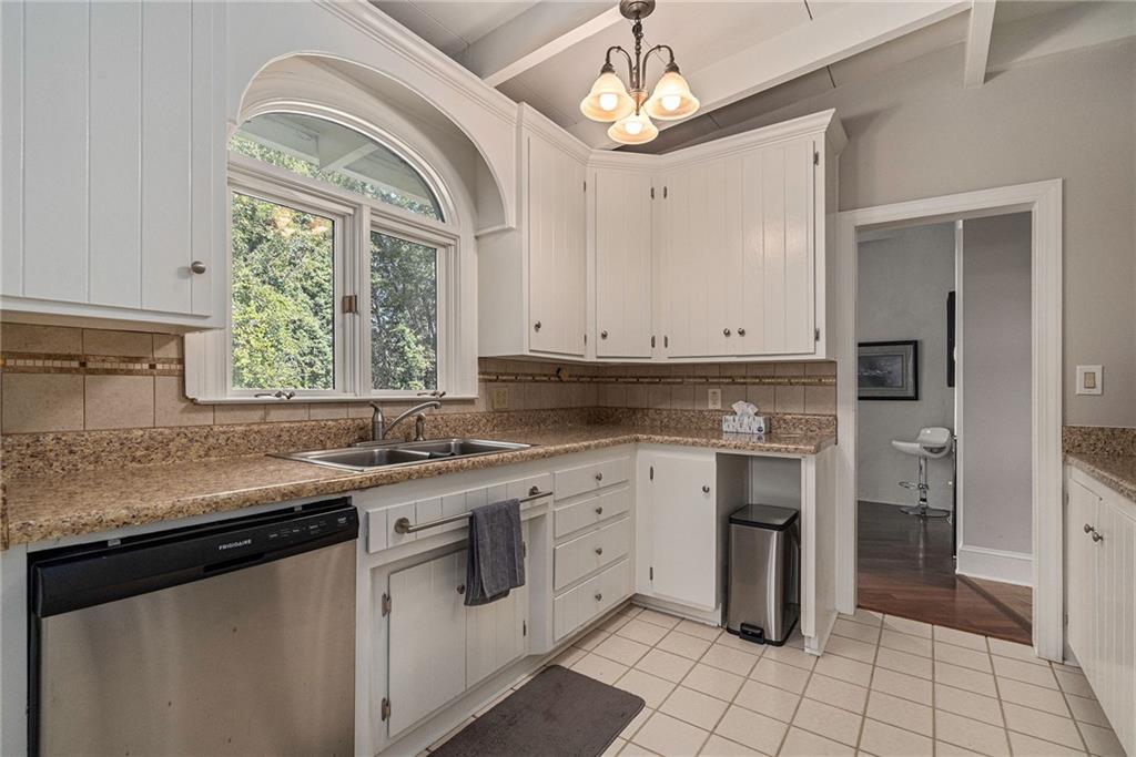 600 Mountain View Circle