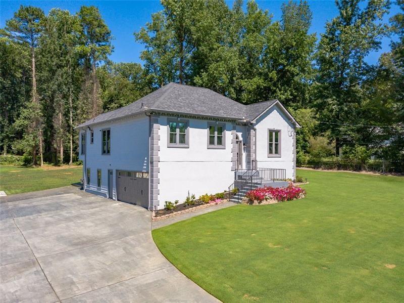 1776 RAMBLING WOODS Drive