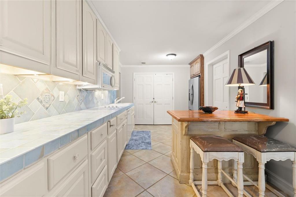 12185 Meadows Lane