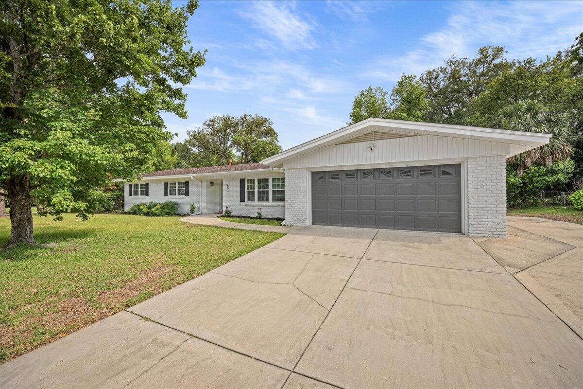 603 NE Golf Course Drive