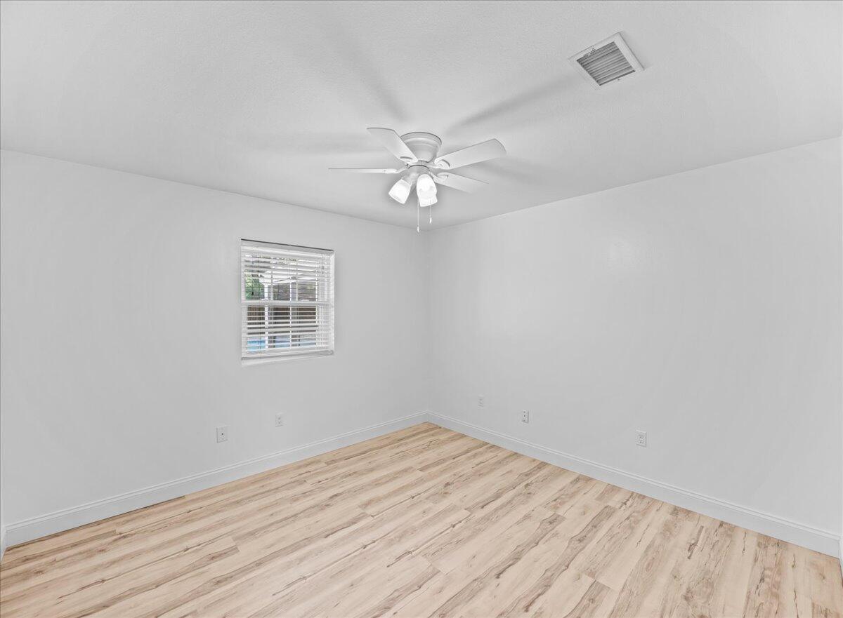 603 NE Golf Course Drive