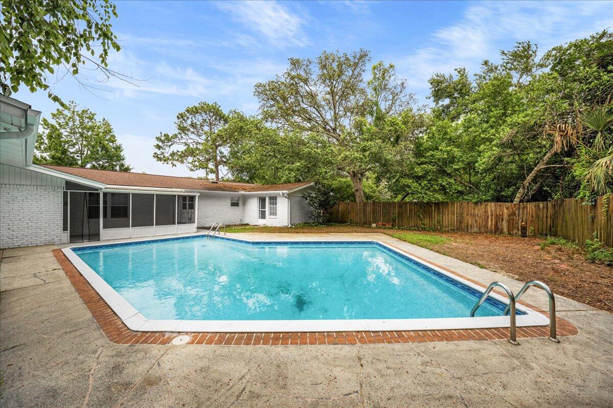 603 NE Golf Course Drive