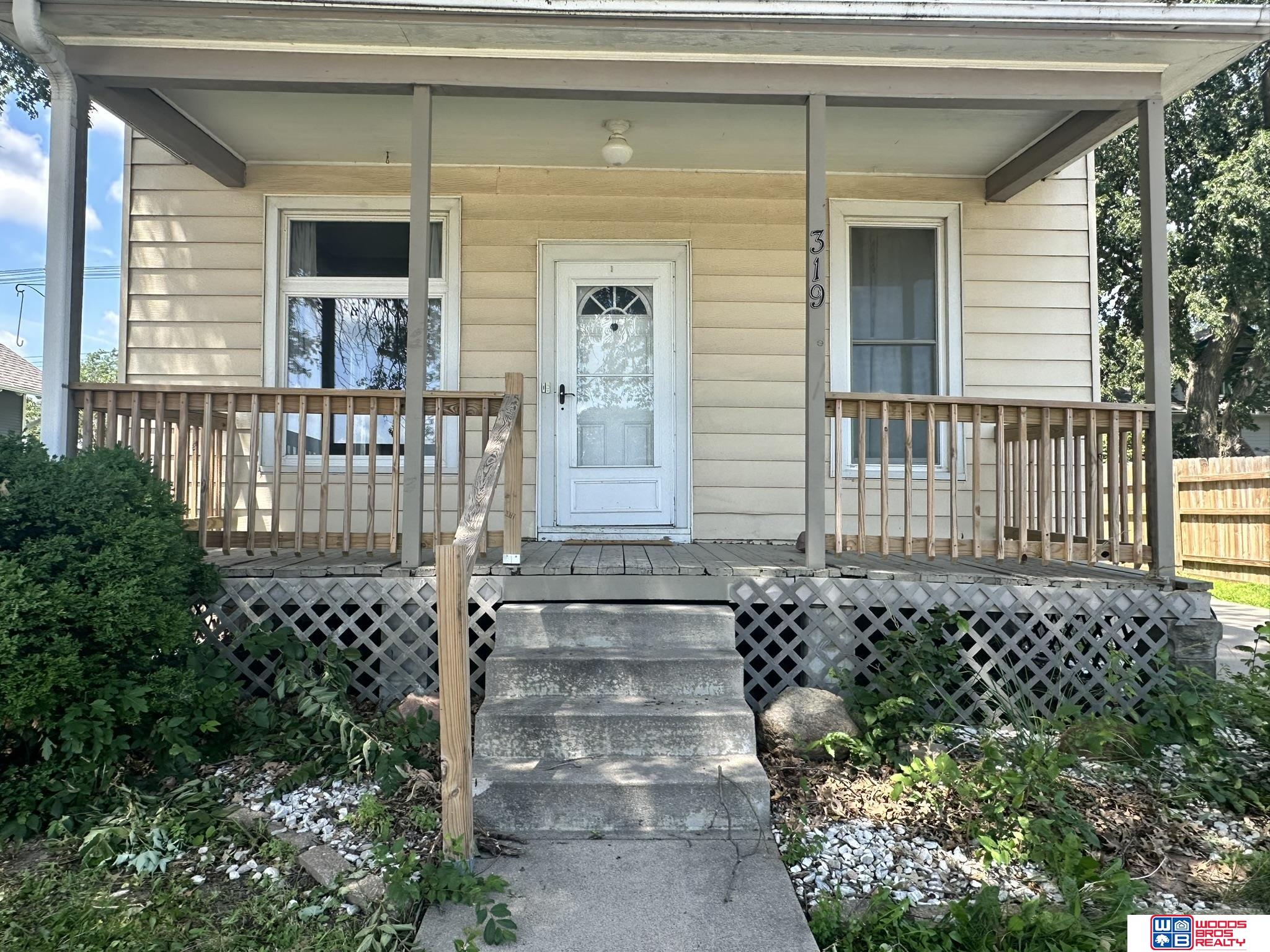 319 S 4th Street