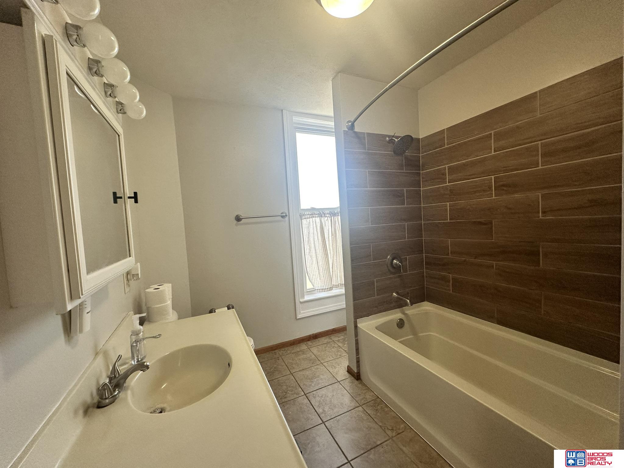 319 S 4th Street
