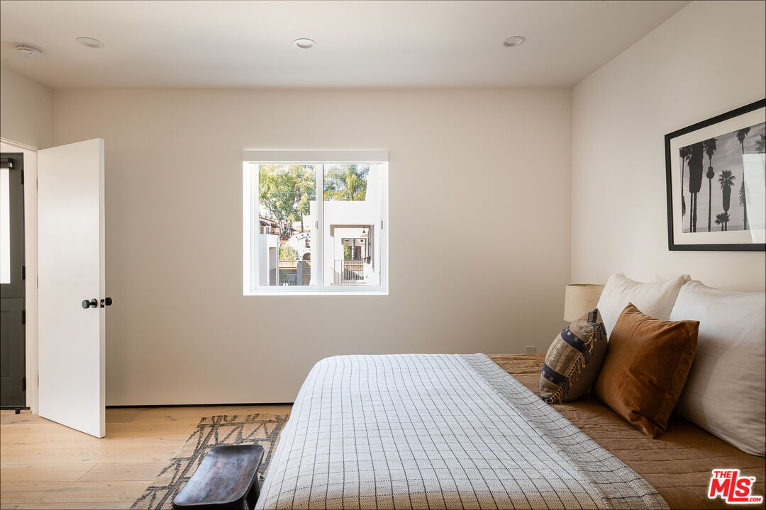 2018 N Vista Del Mar Ave