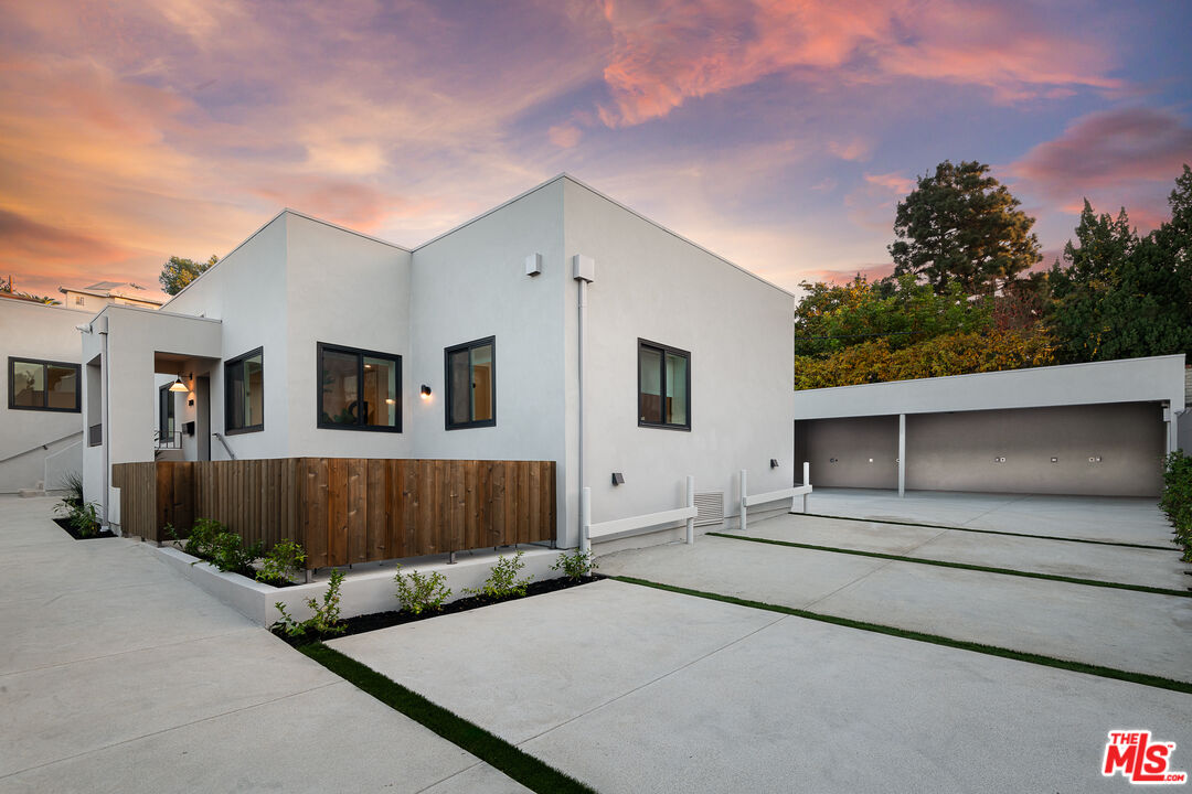 2018 N Vista Del Mar Ave