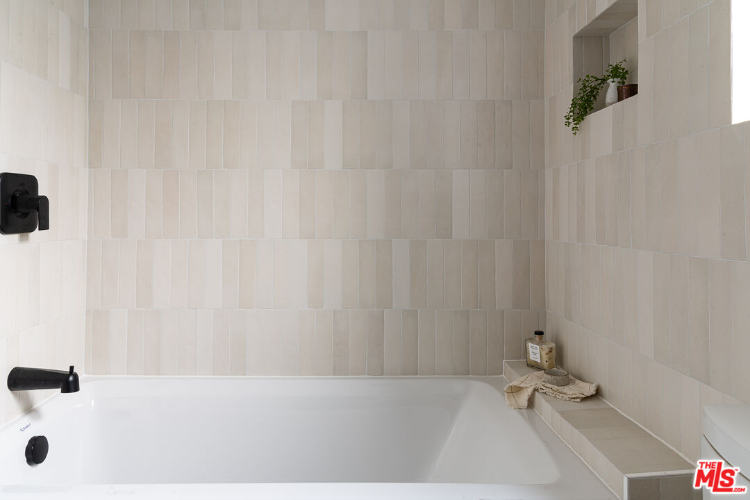 2018 N Vista Del Mar Ave