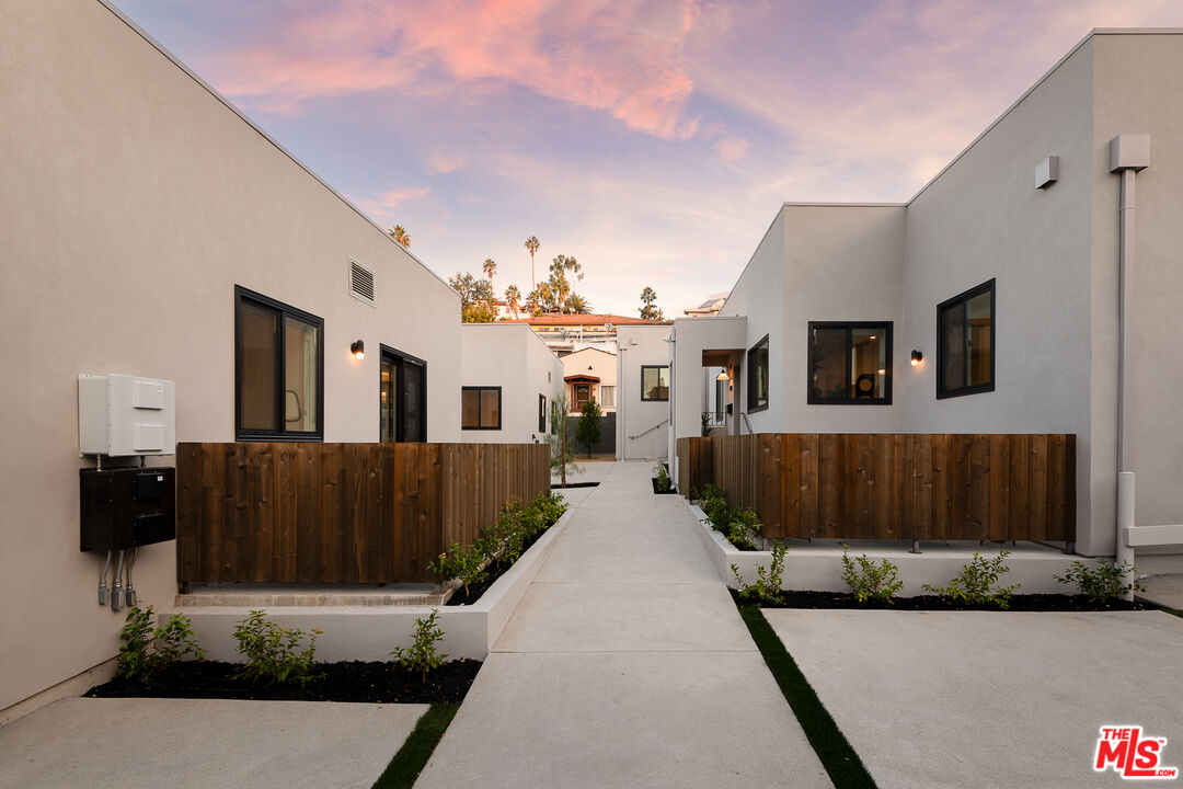 2018 N Vista Del Mar Ave