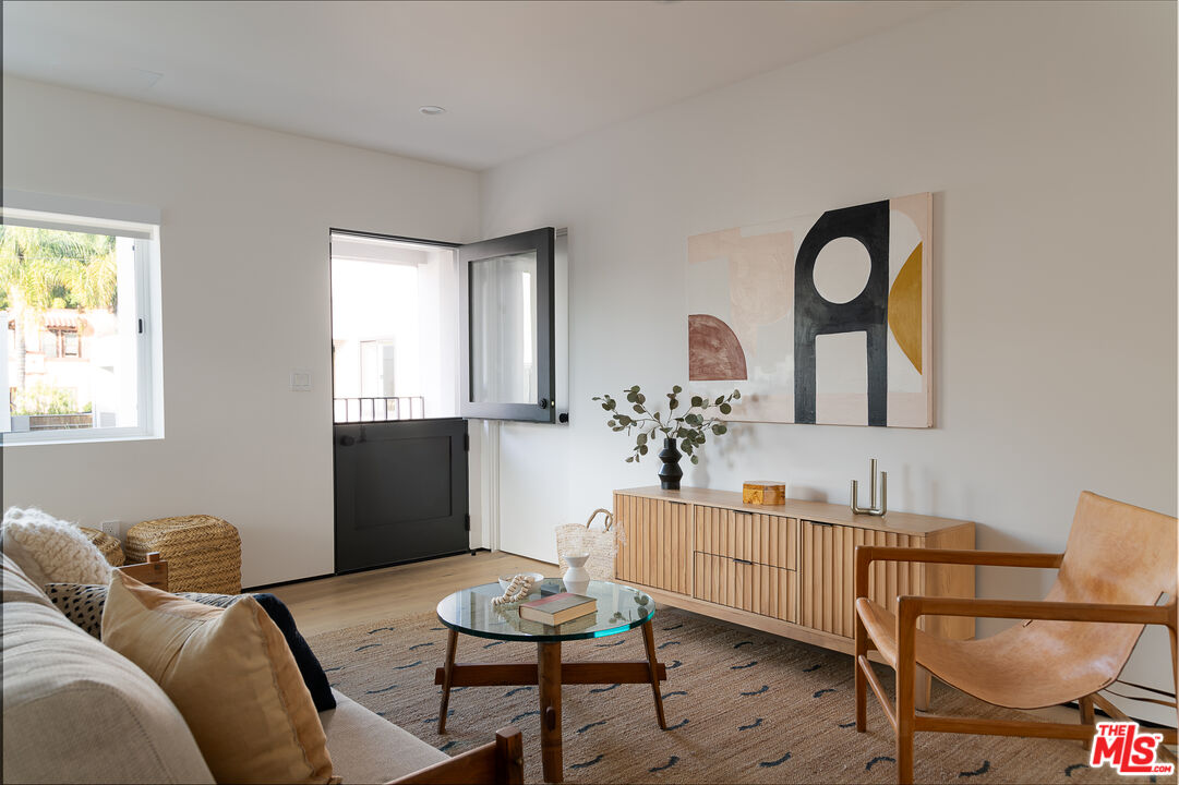 2018 N Vista Del Mar Ave