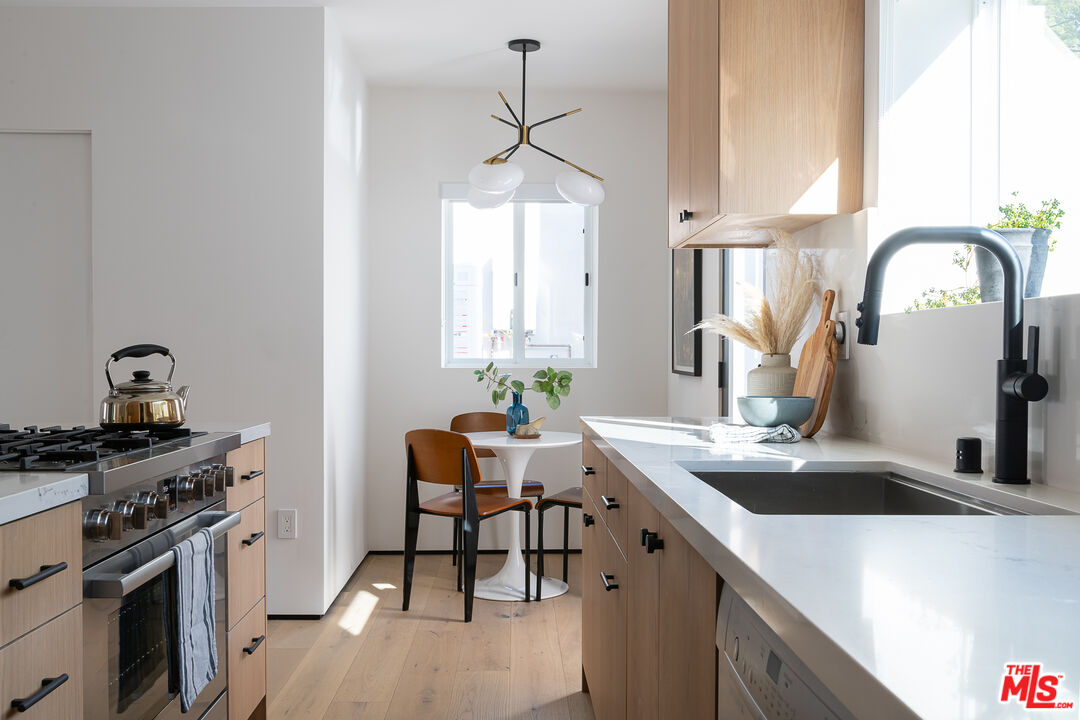 2018 N Vista Del Mar Ave