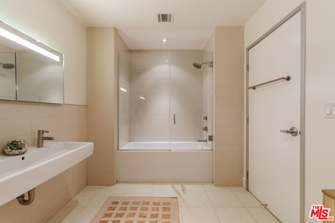 6735 Yucca St Unit: 101