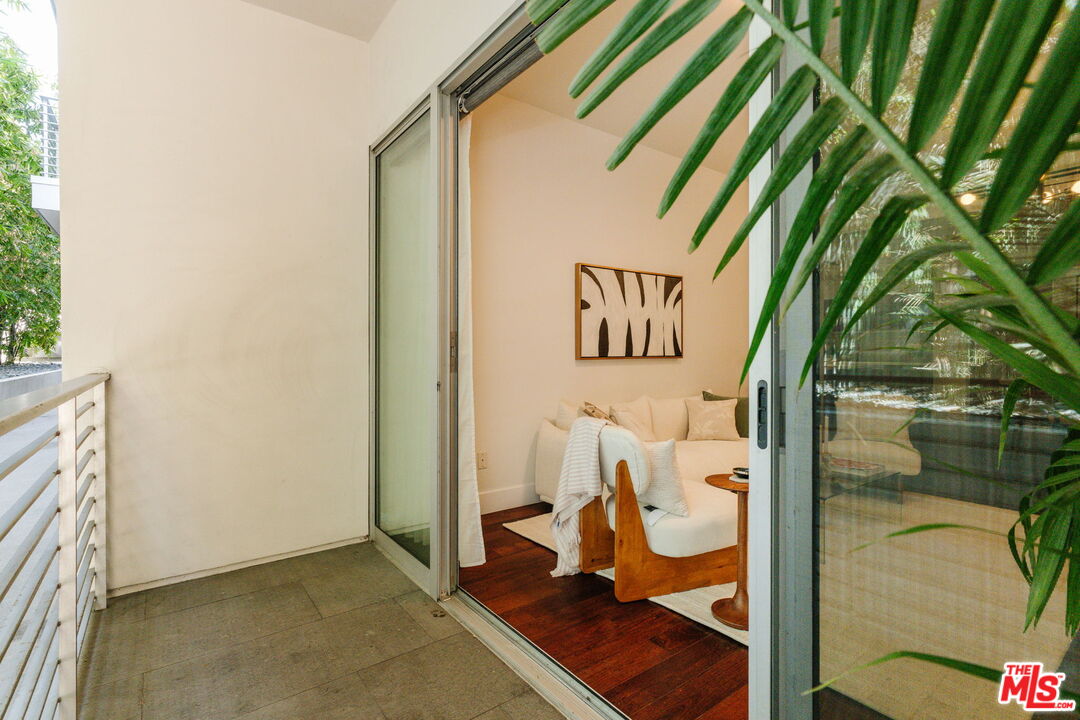 6735 Yucca St Unit: 101