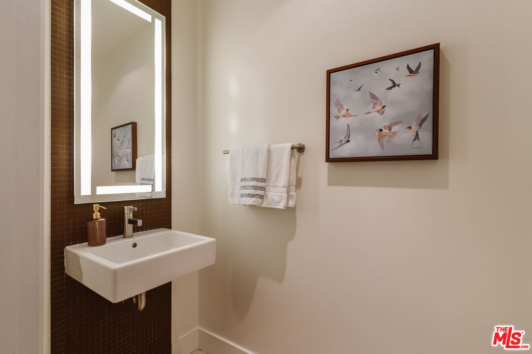 6735 Yucca St Unit: 101