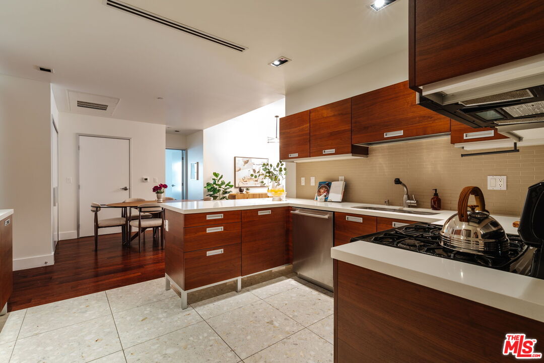 6735 Yucca St Unit: 101