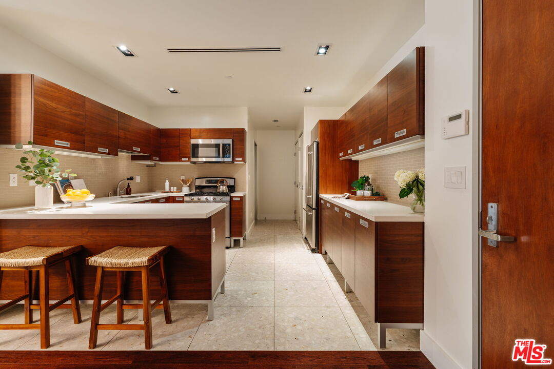 6735 Yucca St Unit: 101