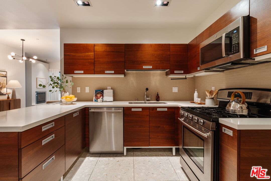 6735 Yucca St Unit: 101