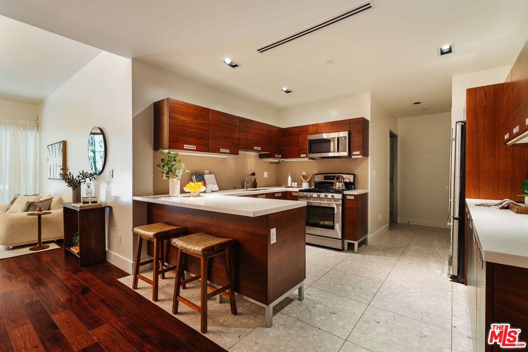 6735 Yucca St Unit: 101