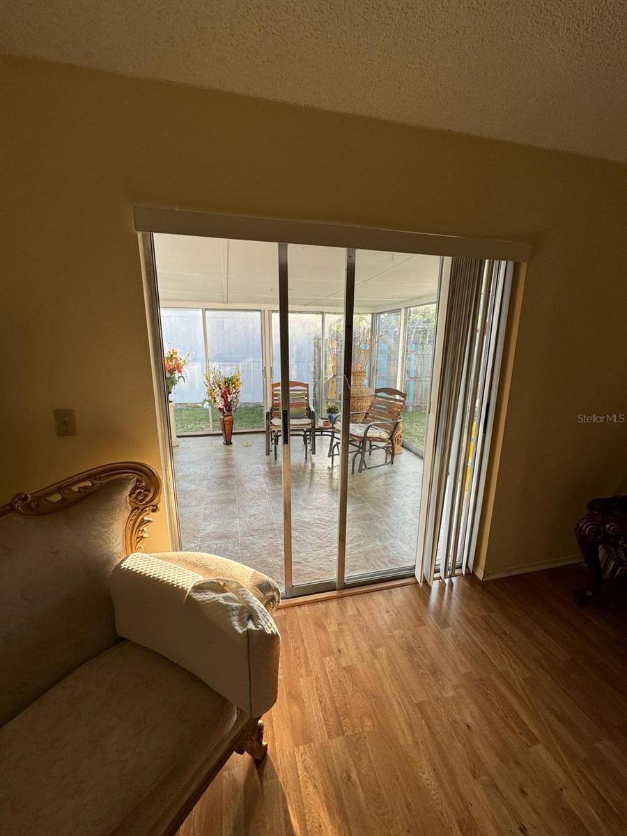 6827 PALOMINO DR