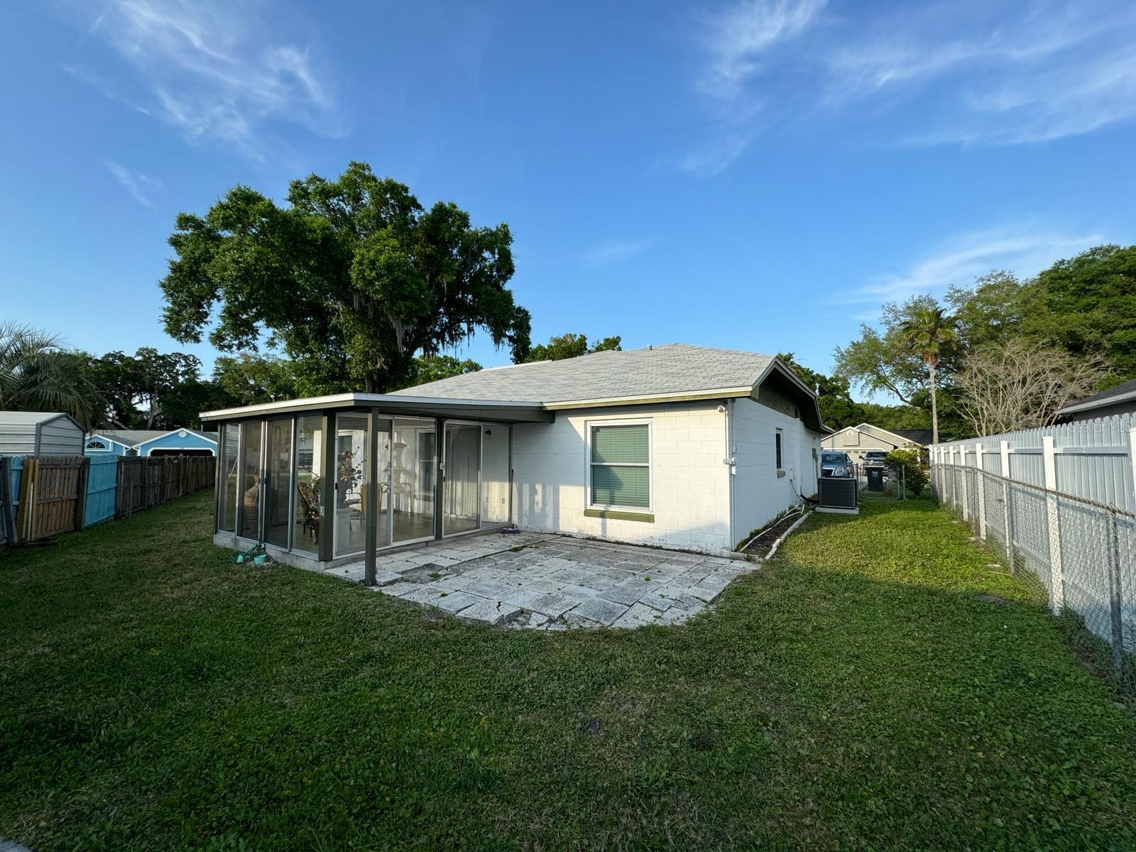 6827 PALOMINO DR