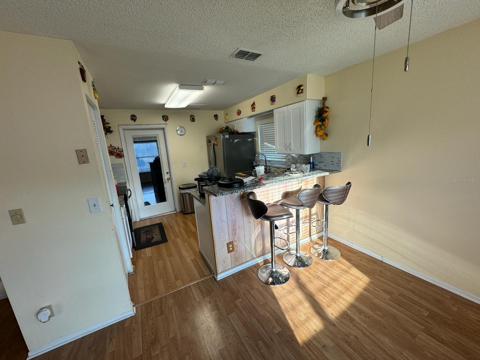 6827 PALOMINO DR