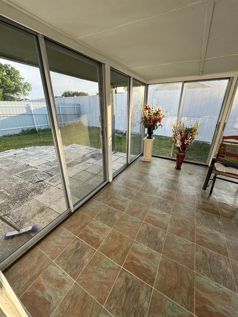 6827 PALOMINO DR
