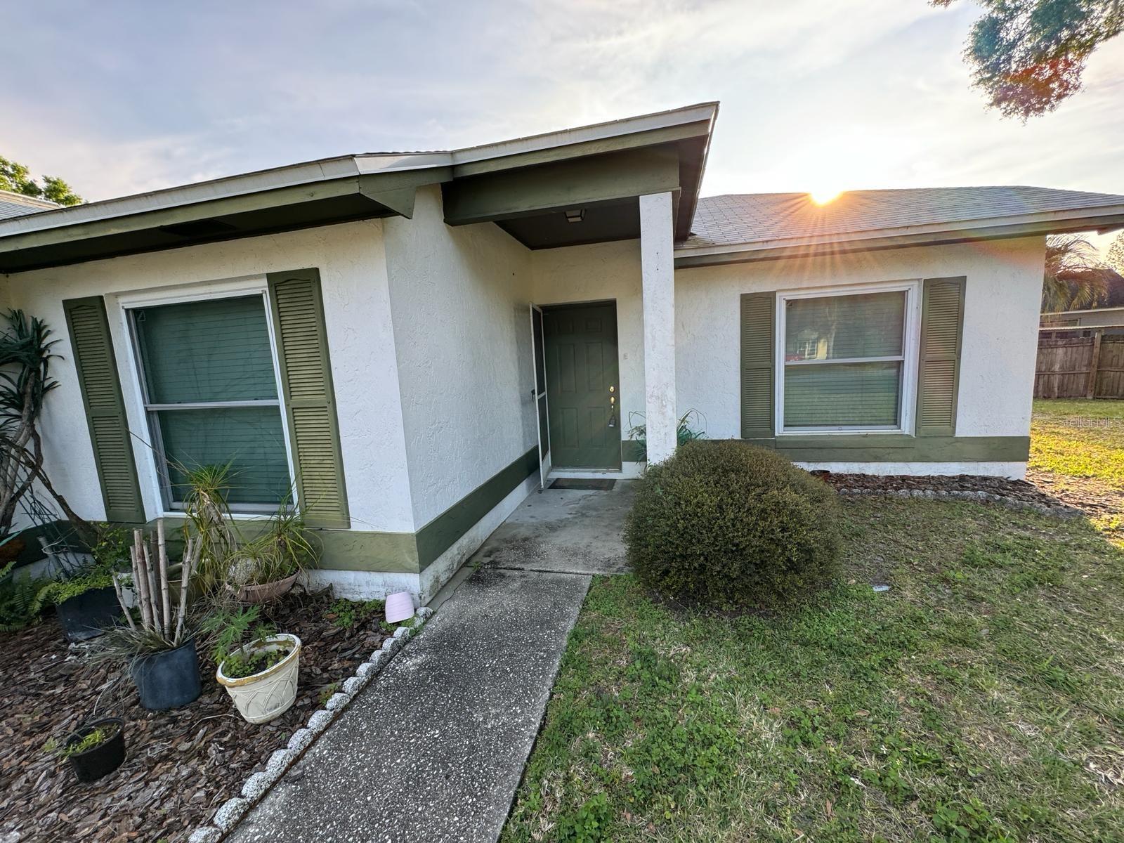 6827 PALOMINO DR