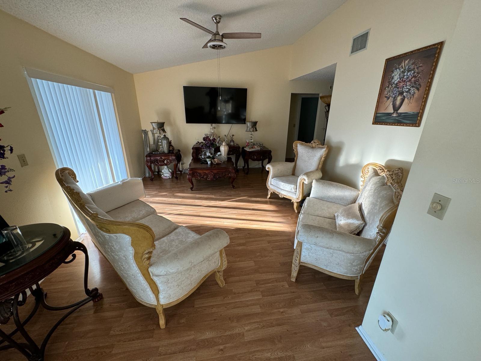 6827 PALOMINO DR