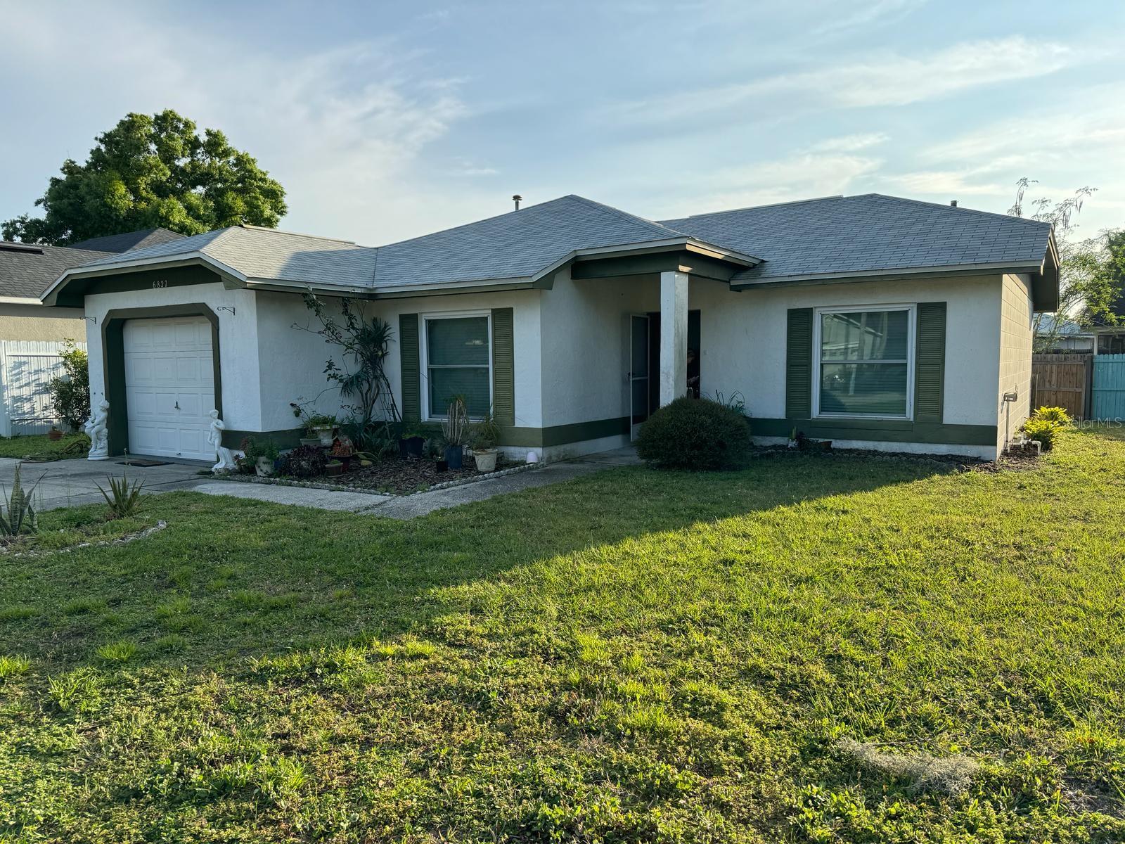 6827 PALOMINO DR