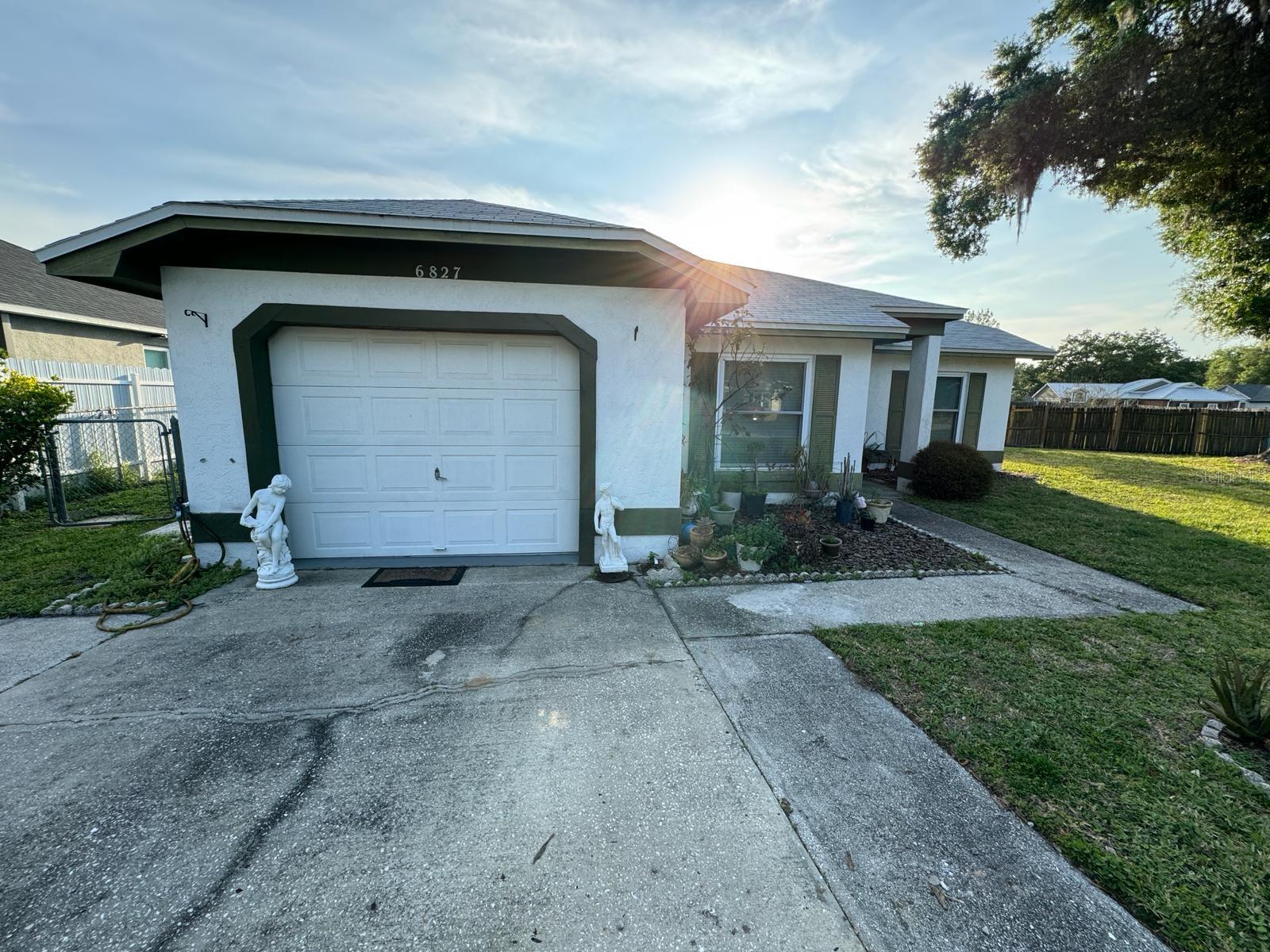 6827 PALOMINO DR