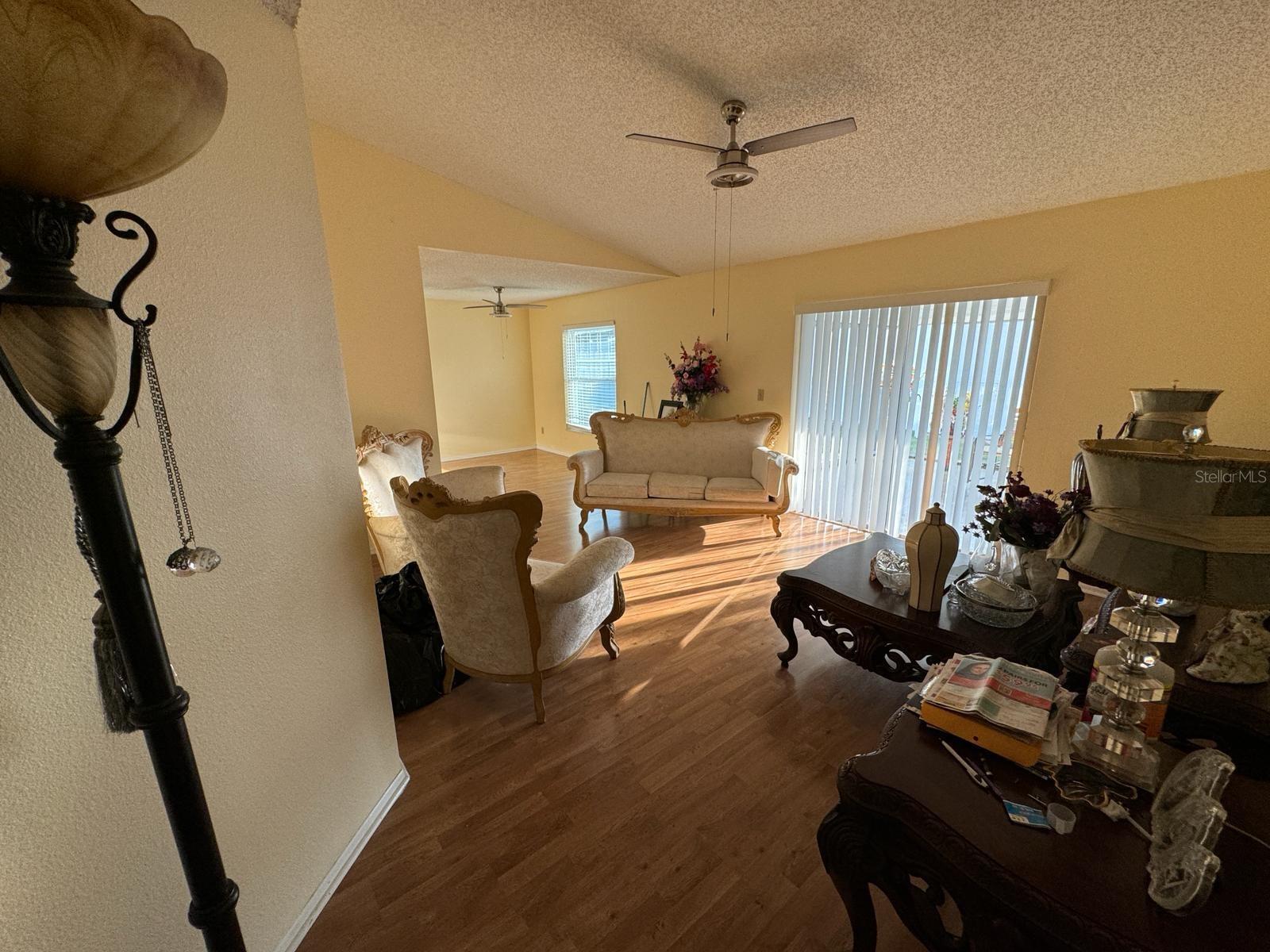 6827 PALOMINO DR