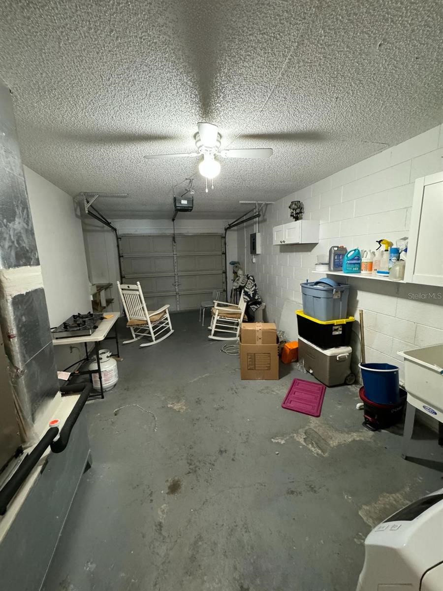 6827 PALOMINO DR