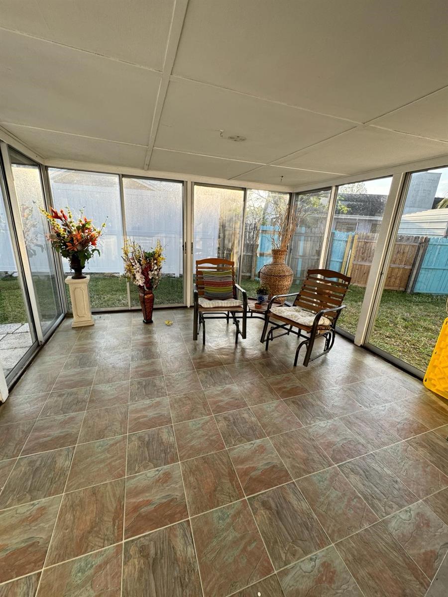 6827 PALOMINO DR