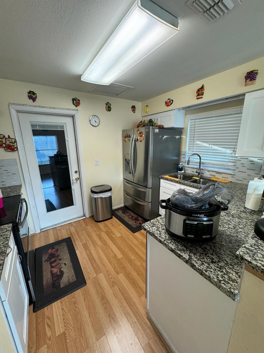 6827 PALOMINO DR